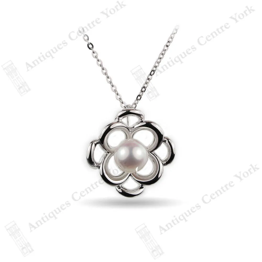 18ct White Gold Cultured Pearl Pendant